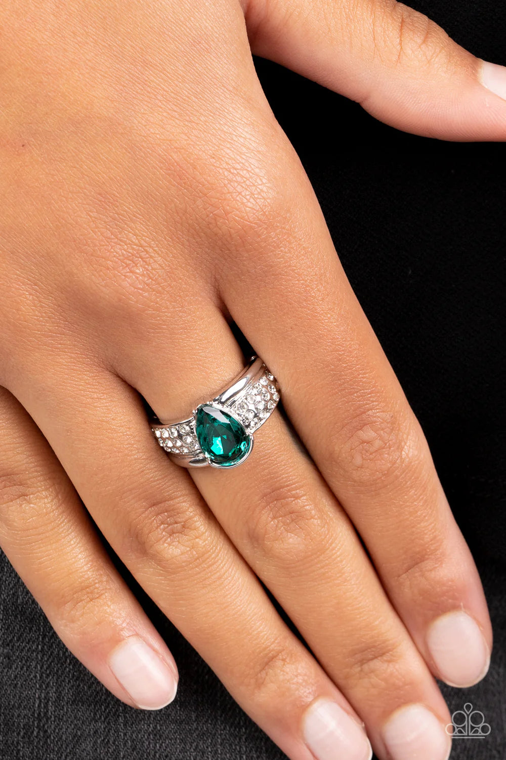 Dive into Oblivion - Green ♥ Ring